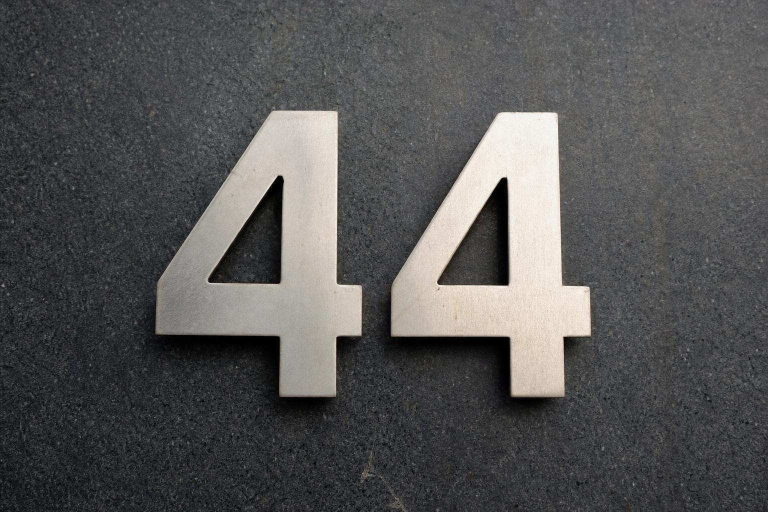 le nombre 44 en numérologie